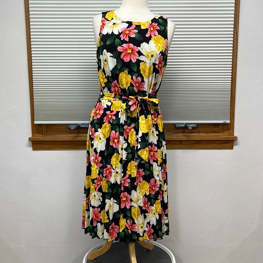 T Tahari Black Floral Print Sleeveless Pleated Belted Midi Dress Size Medium - Picture 2 of 12